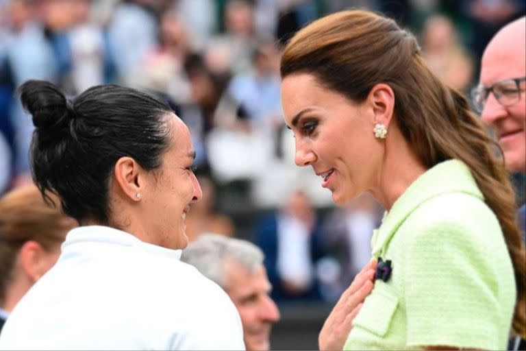 El espectacular look verde lima de Kate Middleton en la final de Wimbledon y su charla con la campeona