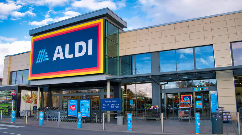 Front of Aldi grocery store