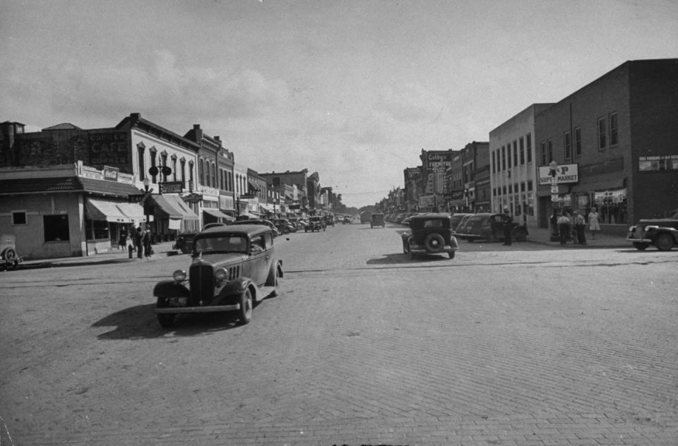 <p>It's not a coincidence: This town was founded by the <a href="http://www.macleans.ca/society/life/6-foreign-places-called-canada/" rel="nofollow noopener" target="_blank" data-ylk="slk:sons of the former Speaker of the Canadian Senate;elm:context_link;itc:0;sec:content-canvas" class="link ">sons of the former Speaker of the Canadian Senate</a> in 1883. Then, lots of Canadians soon followed.There's also an Ottawa, Kansas (shown here, circa 1942), but that's named for the Native American tribe instead of the city in Canada.</p><p><a href="https://www.goodhousekeeping.com/life/news/a45203/map-everything-america-hates-by-state/" rel="nofollow noopener" target="_blank" data-ylk="slk:See the weird thing Kansans hates most »;elm:context_link;itc:0;sec:content-canvas" class="link "><em>See the weird thing Kansans hates most »</em></a></p>