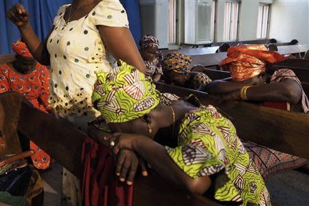 Churchgoers pray for the release of secondary school girls abducted from in the remote village of Chibok, at an Evangelical Church of West Africa (ECWA) church in Abuja May 11, 2014. REUTERS/Joe Penney