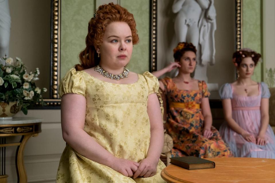 BRIDGERTON (L to R) NICOLA COUGHLAN as PENELOPE FEATHERINGTON, BESSIE CARTER as PRUDENCE FEATHERINGTON and HARRIET CAINS as PHILLIPA FEATHERINGTON in episode 10 of BRIDGERTON Cr. LIAM DANIEL/NETFLIX © 2020