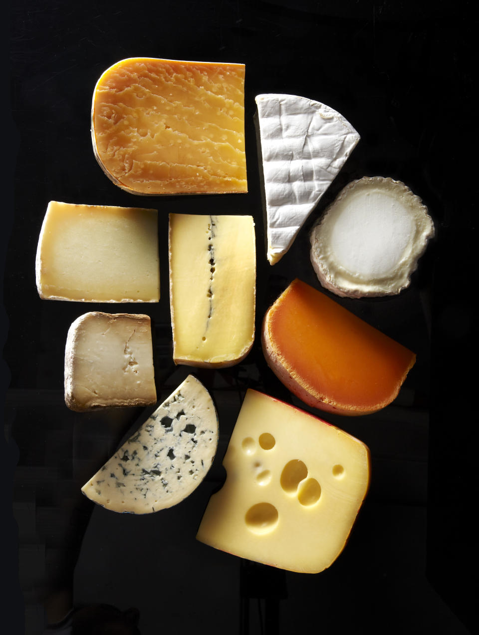 Los quesos son una fuente de Vitamina D aunque no se debe abusar de ellos pues también son ricos en grasas saturadas (Foto: Getty)