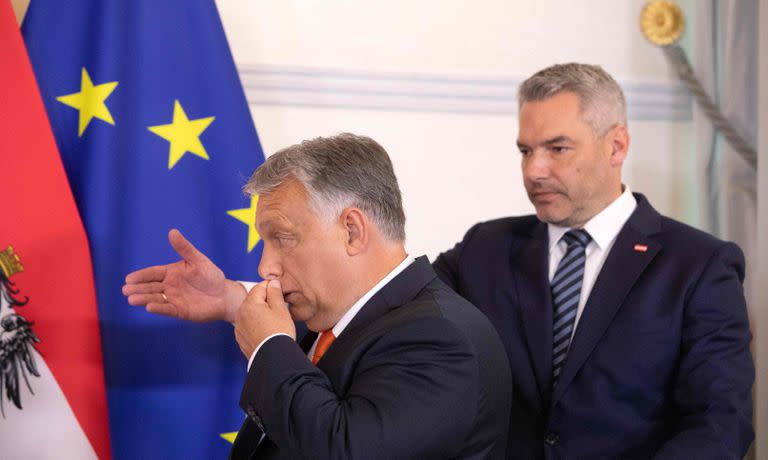 Orban, junto al canciller austríaco Karl Nehammer en Viena