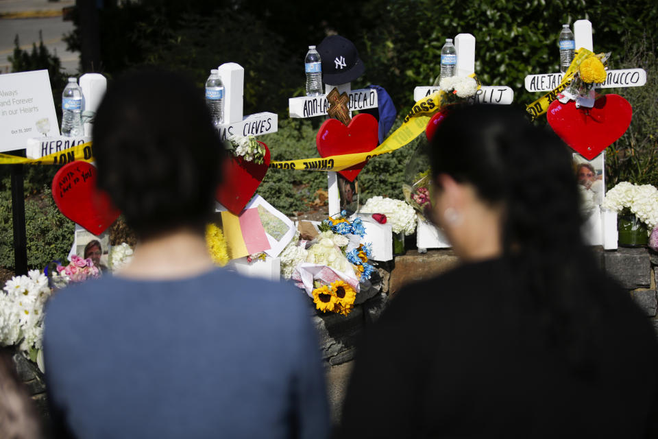 <p>People brings flowers for the makeshift memorial for victims of Tuesday’s terrorist attack along a bike path in lower Manhattan on Nov. 3, 2017 in New York City. (Photo: Eduardo Munoz Alvarez/Getty Images) </p>