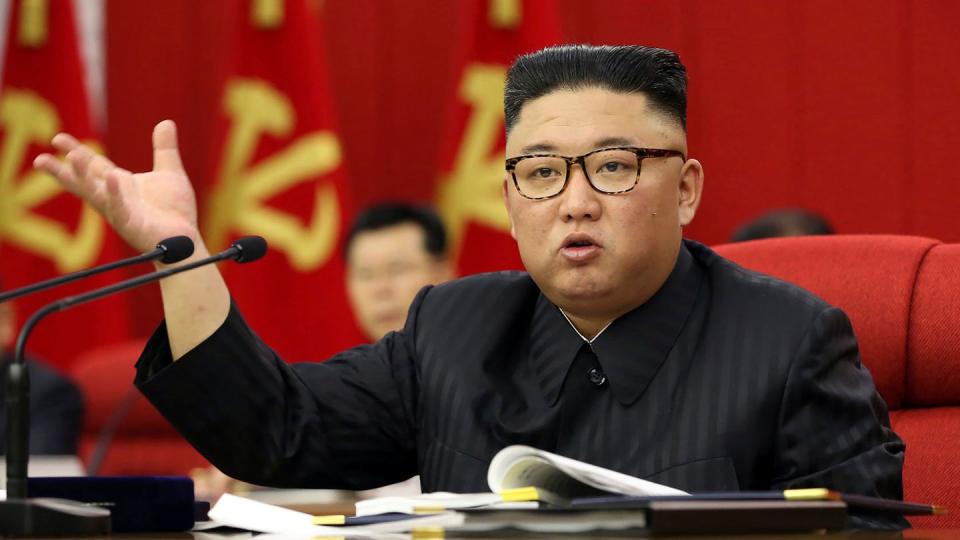 Der nordkoreanische Machthaber Kim Jong Un spricht während einer Versammlung der Arbeiterpartei in Pjöngjang.