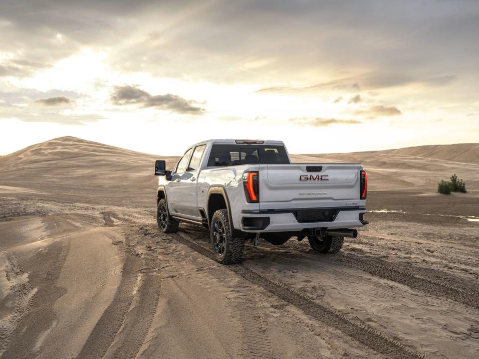 2024 gmc sierra hd at4x