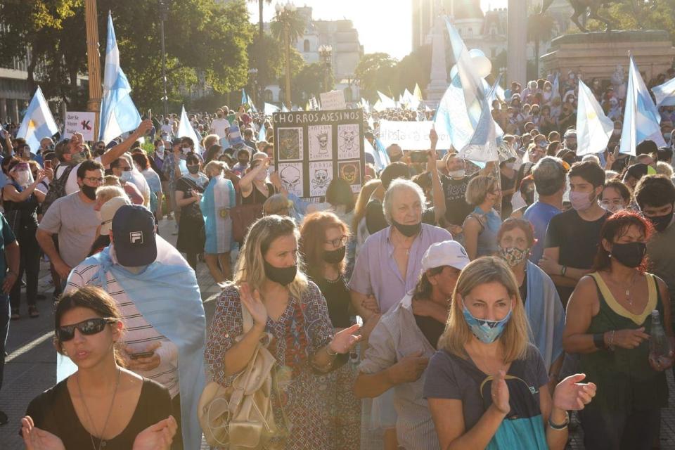 Los manifestantes por el #27F frente a la Casa Rosada