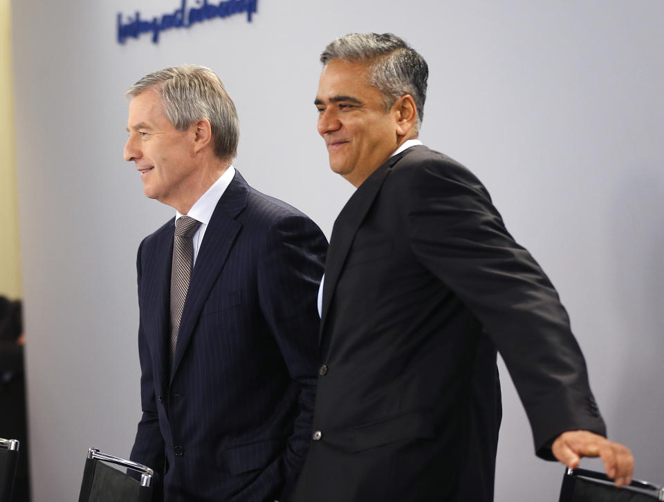 CEOs of Deutsche Bank Anshu Jain, right, and Juergen Fitschen stand together prior to the annual press conference in Frankfurt, Germany, Wednesday, Jan. 29, 2014. Germany's biggest bank had a surprise loss of 965 million euros (US dollar 1.32 billion) in the fourth quarter, as earnings were burdened by 528 million in costs for court settlements and investigations into alleged past misconduct in the fourth quarter. (AP Photo/Michael Probst)