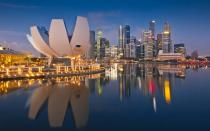 <p><strong>Singapur</strong><br>Gastgewerbe: Geben Sie 10 Prozent Trinkgeld, auch dann, wenn das Restaurant eine Servicegebühr berechnet.<br>Taxis: Trinkgeld ist nicht üblich, wird aber gerne gesehen. Runden Sie beispielsweise auf den nächsten Dollarbetrag auf.<br>Hotels: 1-2 Singapur-Dollar pro Gepäckstück.<br>(Travel + Leisure) </p>