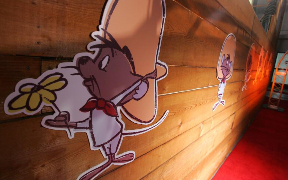 <p>In den letzten Jahren war immer wieder einmal von einem "Speedy Gonzales"-Kinofilm die Rede, ansonsten hat man zuletzt wenig von der "schnellsten Maus von Mexiko" gehört - ihren letzten größeren Auftritt hatte sie 2003 in "Looney Tunes: Back in Action". Trotzdem wird Speedy Gonzales bis heute als echte Trickfilm-Kultfigur verehrt. (Bild: John Shearer/WireImage/Getty Images)</p> 