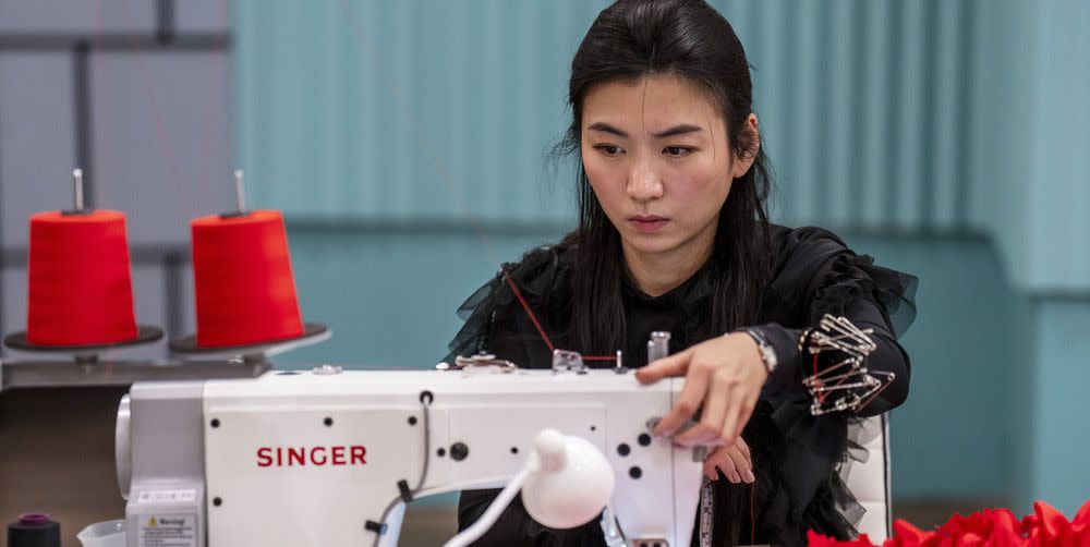 anna zhou using a sewing machine in episode 5 of project runway