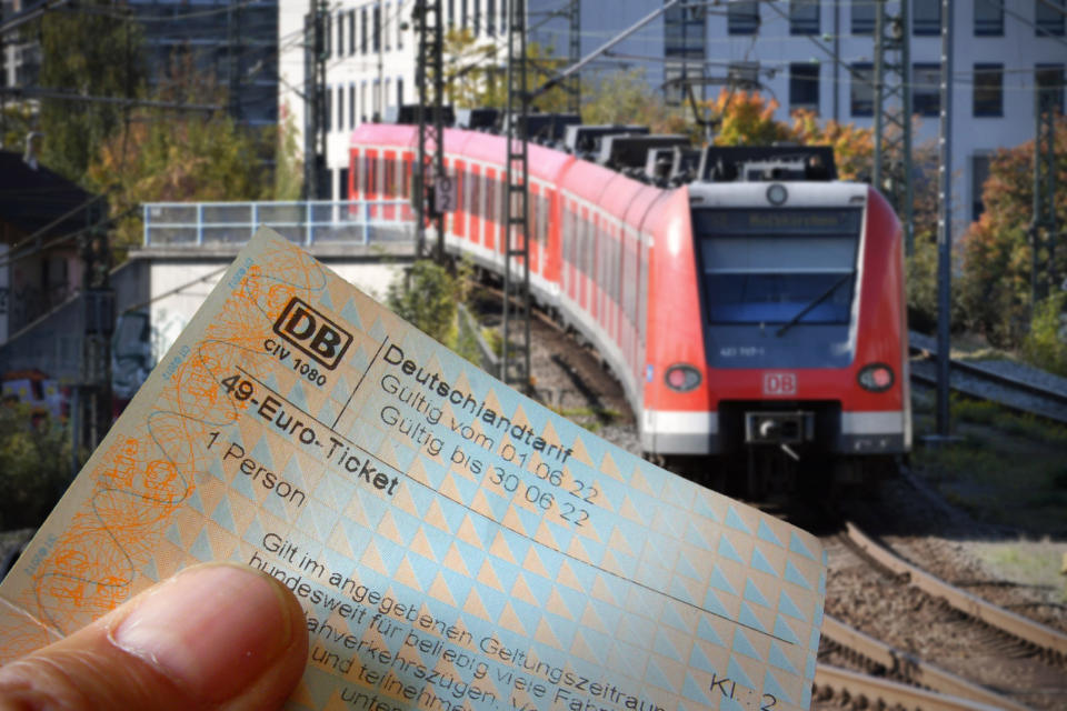 Im neuen Jahr können Bus- und Bahnkunden für nur 49 Euro im Monat durch Deutschland fahren. - Copyright: picture alliance / SvenSimon, Frank Hoermann