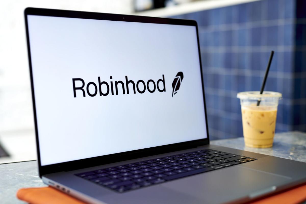 SEC Issues Warning to Robinhood Regarding Potential Lawsuit Over Crypto Business