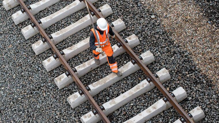 Bei der Bahn geht es um viel Geld. Interne Papiere belegen, wie schwer die Coronapandemie die Bahn getroffen hat. Foto: dpa