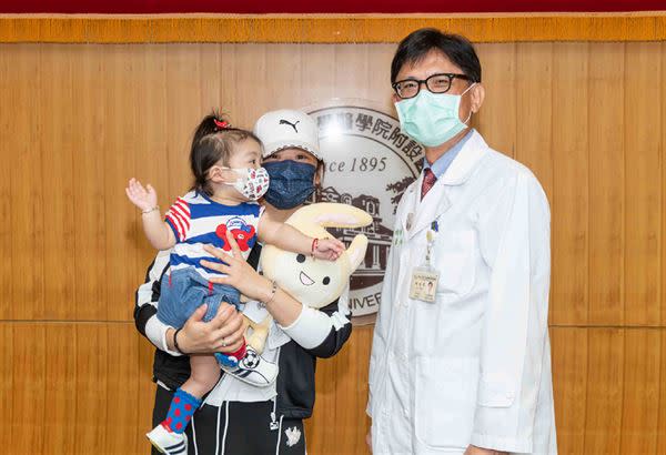 臺大醫院以精湛醫療技術，完成幼兒腎臟移植的奇蹟，也為末期腎病的幼兒提供治療的一線曙光。（圖片提供／臺大醫院）