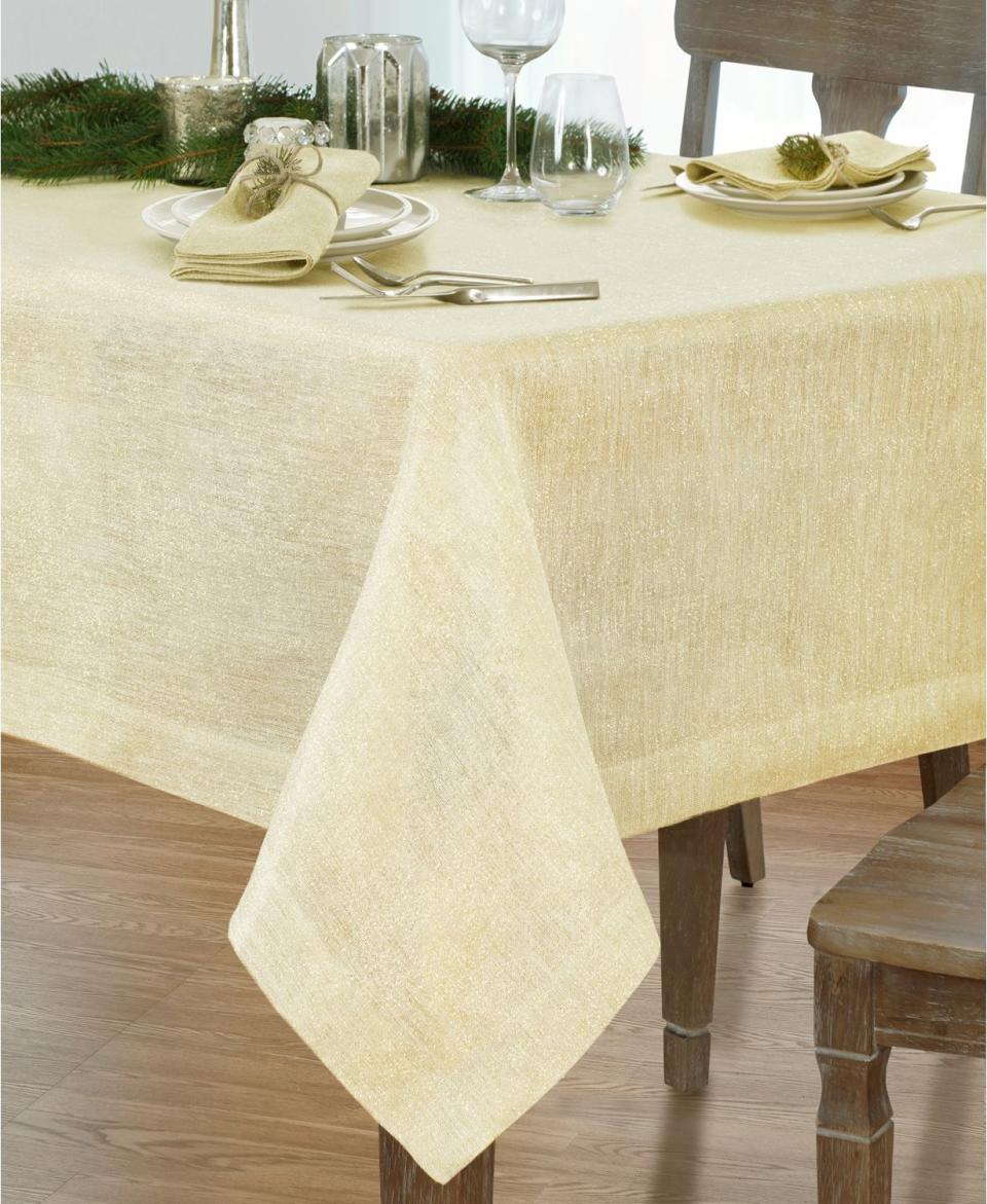 <p>Villeroy & Boch La Classica Luxury Metallic Linen Fabric Tablecloth</p><p>macys.com</p><p>$163.19</p><p><a href="https://go.redirectingat.com?id=74968X1596630&url=https%3A%2F%2Fwww.macys.com%2Fshop%2Fproduct%2Fvilleroy-boch-la-classica-luxury-metallic-linen-fabric-tablecloth-70x146%3FID%3D9927951&sref=https%3A%2F%2Fwww.cosmopolitan.com%2Flifestyle%2Fa42242914%2Fholiday-place-settings%2F" rel="nofollow noopener" target="_blank" data-ylk="slk:Shop Now;elm:context_link;itc:0;sec:content-canvas" class="link ">Shop Now</a></p><span class="copyright">Macy's</span>