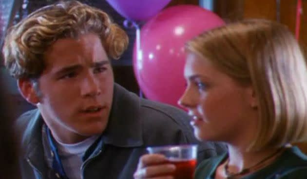 Ryan Reynolds and Melissa Joan Hart in Sabrina The Teenage Witch