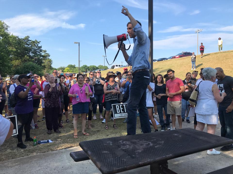 Beto O’Rourke speaks to supporters before a door-to-door canvassing event in DeSoto, Texas. (Photo: Holly Bailey/Yahoo News)