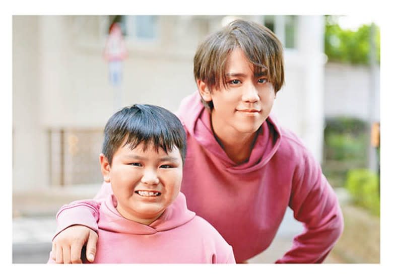姜濤笑指小演員與他童年時甚似樣。