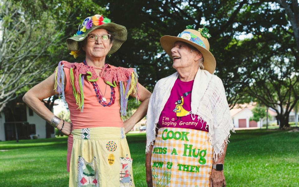 "Raging Grannies" Ann Fonfa and Gloria Stein - Saul Martinez for The Telegraph