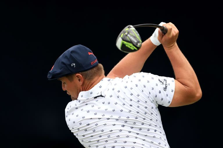 Toda la potencia de Bryson DeChambeau con el driver; un bombardero