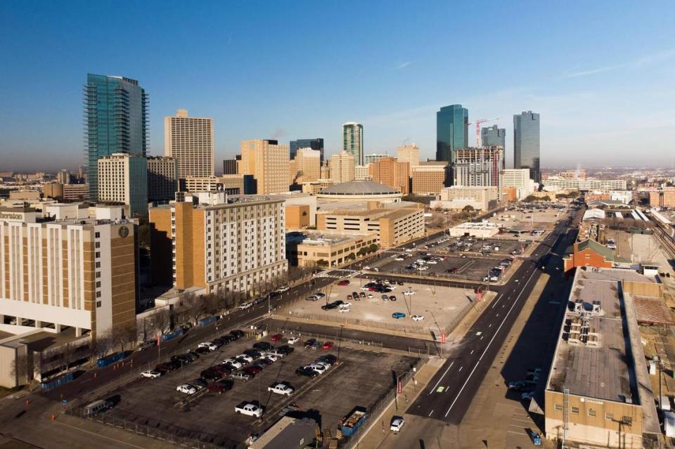 Texas A&M will expand its presence in downtown Fort Worth with a three-building complex built on four blocks where the current law school is today. This January 2023 photo looking north shows the blocks between the parallel Jones Street, in the right foreground, and Calhoun Street.