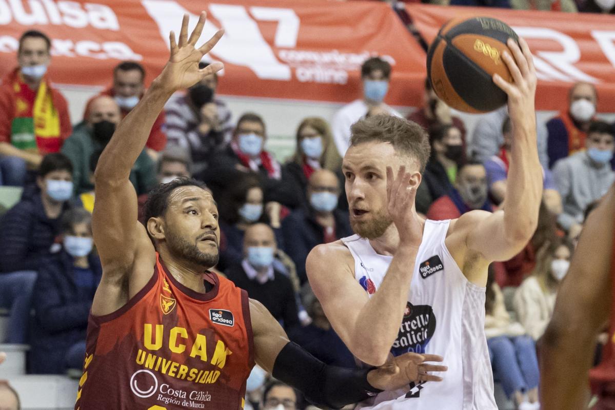 91-72.  UCAM, with 53 points between Taylor and Webb, consolidates its position