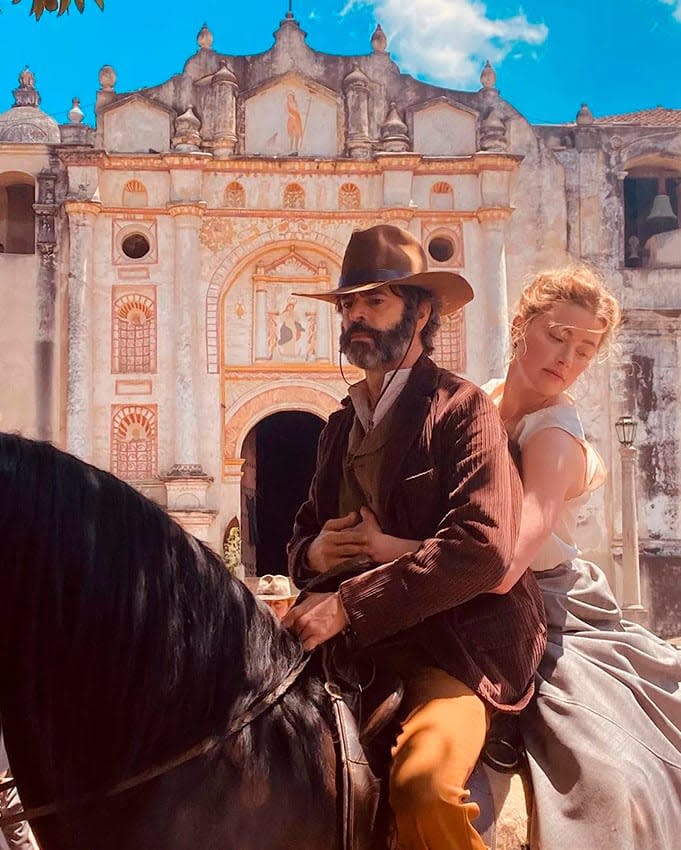 Eduardo Noriega y Amber Heard en la película In the Fire