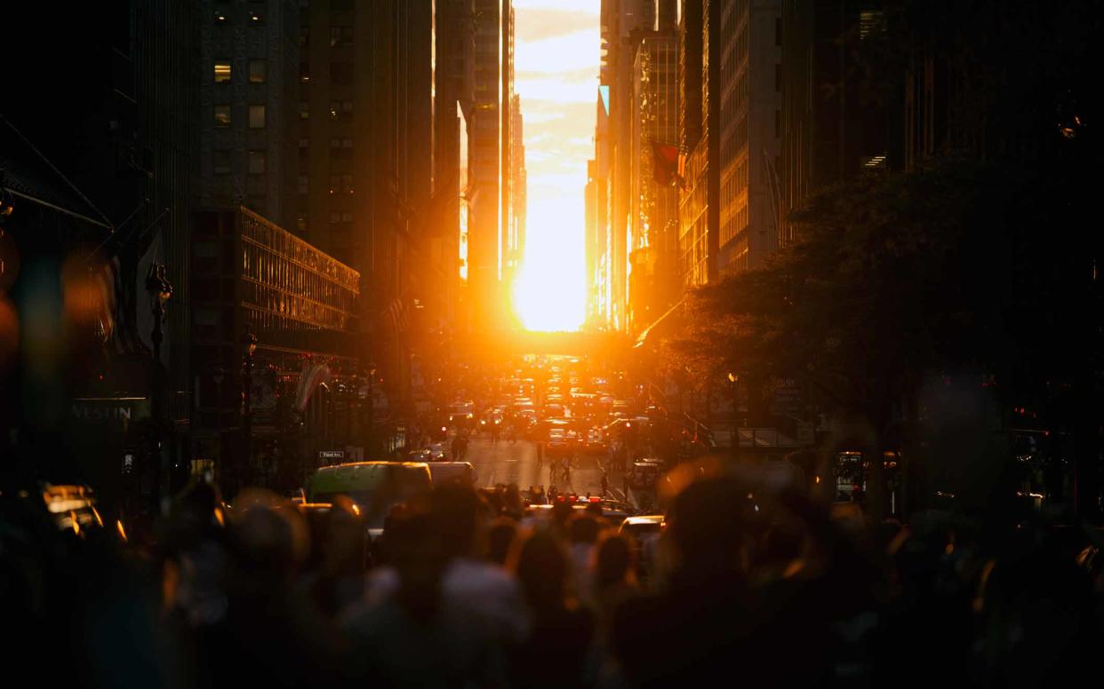 Manhattanhenge happens twice a summer - zxvisual