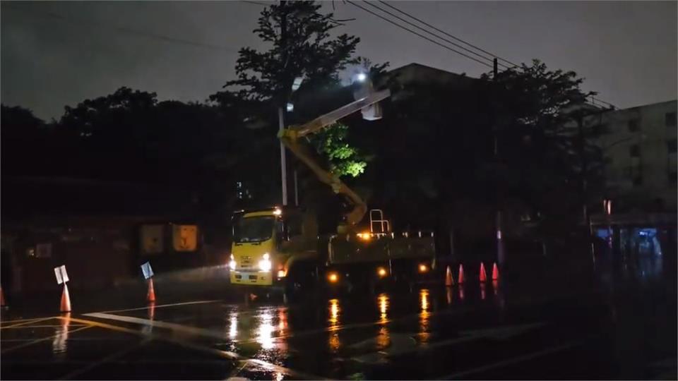 一夜豪雨伴雷擊！　桃園人驚醒：以為飛彈打來