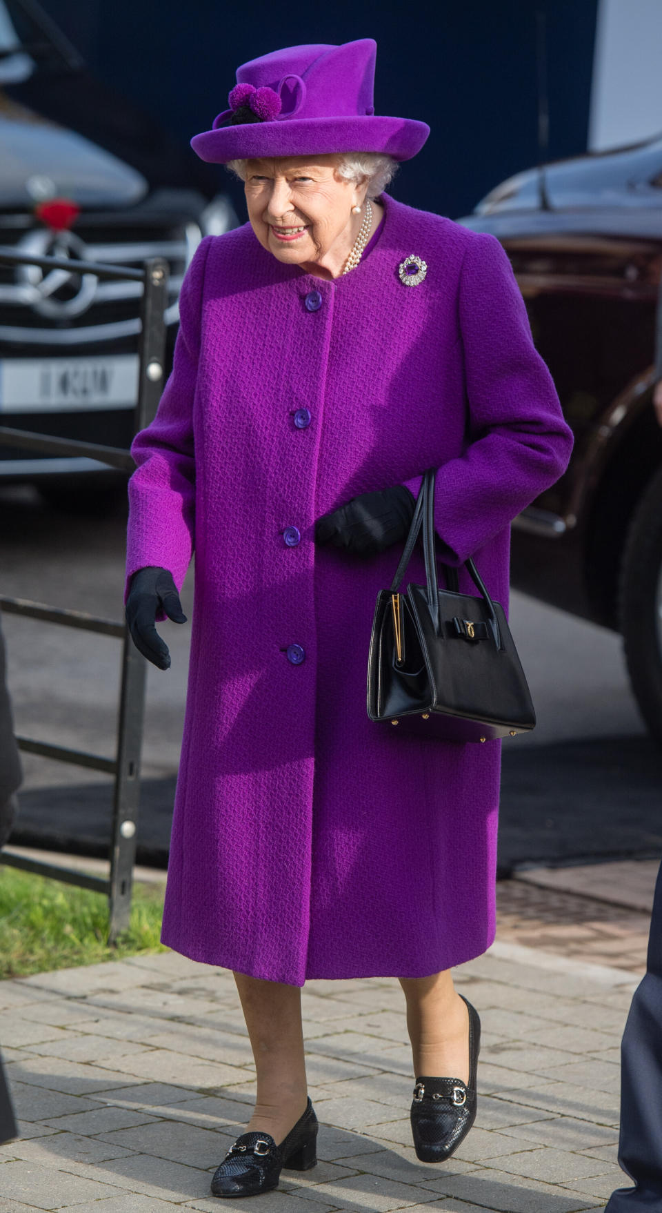 The queen in a color we're more used to seeing her in on Nov. 6, 2019.&nbsp; (Photo: Samir Hussein via Getty Images)