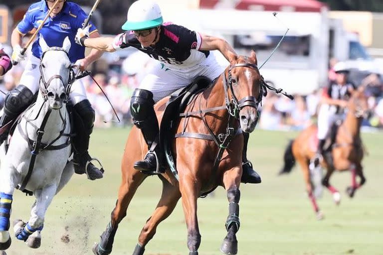 Bartolomé Castagnola (h) en acción: el líder de UAE Polo Team