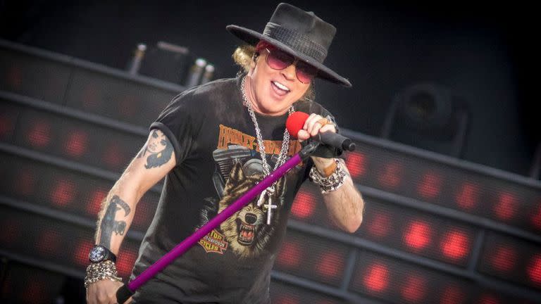 En 2016 en un concierto en Sao Paulo Axl Rose cambió la letra de la canción "Civil War" para decir "vean el miedo que Trump está alimentando".