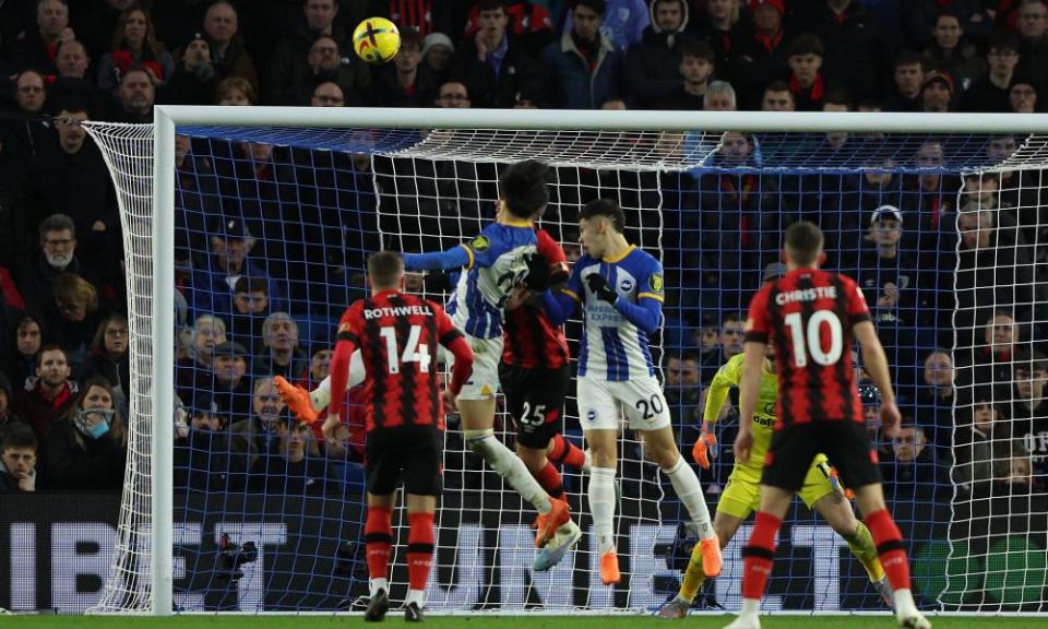 Kaoru Mitoma scores Brighton’s late winner