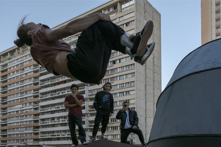 Los miembros de On The Spot Parkour, en un entrenamiento en París.  (Mauricio Lima/The New York Times)