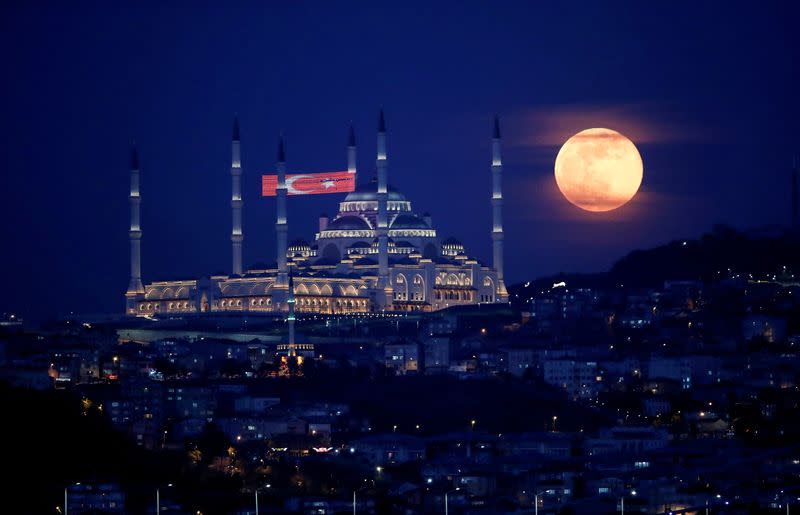 FILE PHOTO: The full moon, also known as the Supermoon or Flower Moon, rises above the Camlica Mosque during the spread of the coronavirus disease (COVID-19), in Istanbul