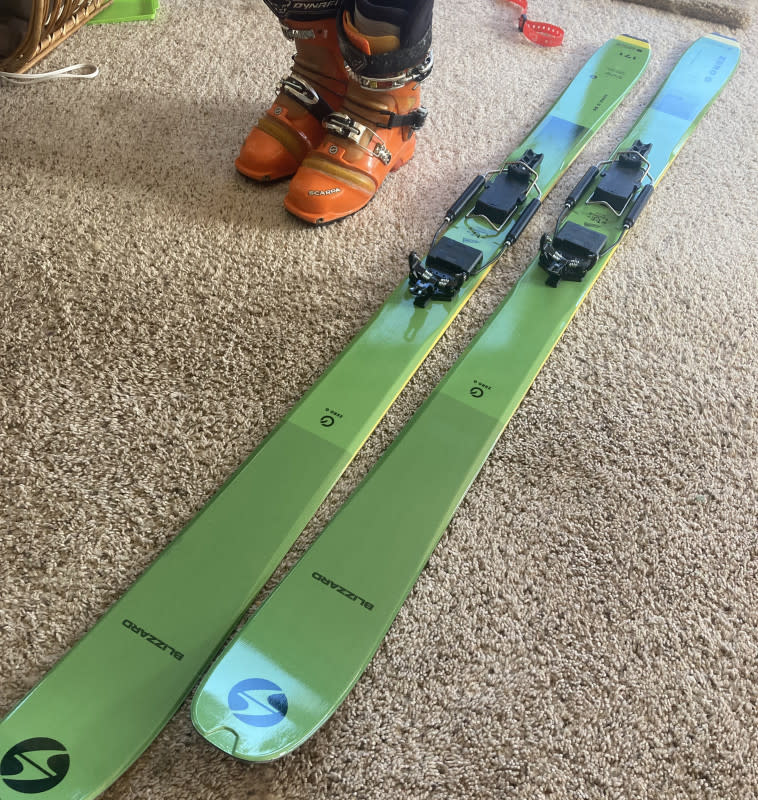 The Transit's tour adeptly and skis marvelously, especially when paired with a light boot - like the discontinued Scarpa F3s (lurking by the cat scratch pad), a bellowed AT boot manufactured in the aughts.