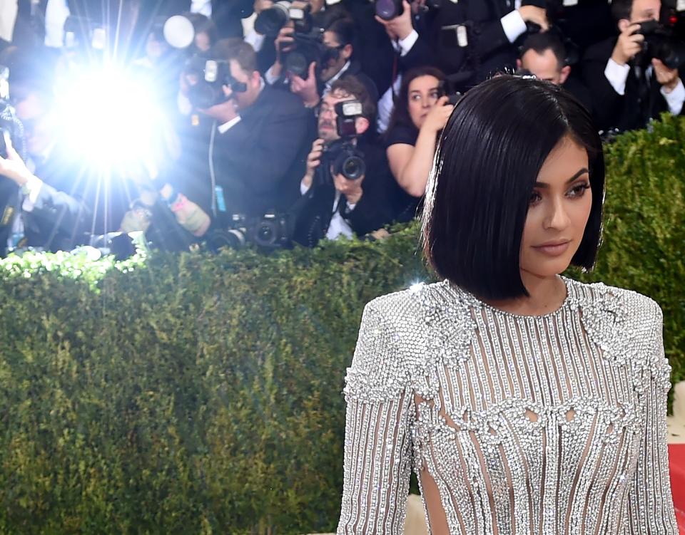 Kylie Jenner wore her hair in a slick bob for the 2016 MET Gala. (Photo: TIMOTHY A. CLARY/AFP/Getty Images)