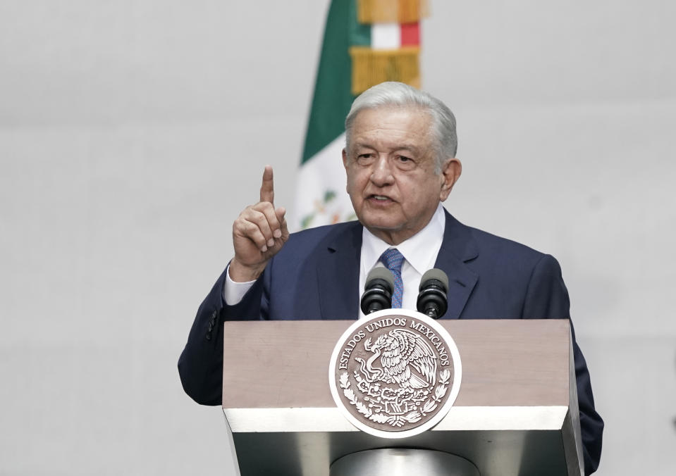 ARCHIVO - El presidente Andrés Manuel López Obrador habla durante un mitin para conmemorar su quinto aniversario en el cargo, el 1 de julio de 2023, en el Zócalo de la Ciudad de México. (AP Foto/Aurea Del Rosario, archivo)