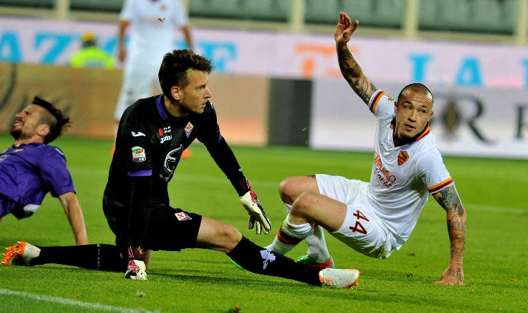 AS Roma's midfielder Radja Nainggolan (R) scores against Fiorentina's goalkeeper Neto during a Serie A football match at Artemio Franchi stadium on April 19, 2014 in Florence