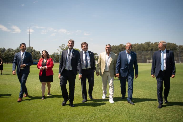 El presidente de la Conmebol, Alejandro Domínguez, y el de la AFA, Claudio Tapia, recorren el predio de Ezeiza junto a los ministros de Deporte de Argentina, Chile, Paraguay y Uruguay; fue durante la primera reunión de la Corporación 2030, el ente jurídico creado para la candidatura del Mundial 2030