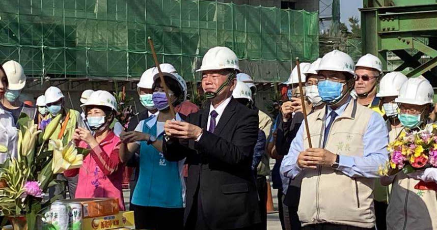 台南市長黃偉哲針對女大生命案後續警察懲處扯上政治，他說，怪怪的。（圖／中國時報曹婷婷攝）