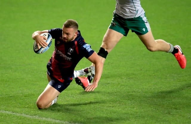 Andy Uren (left) touches down for another Bristol try