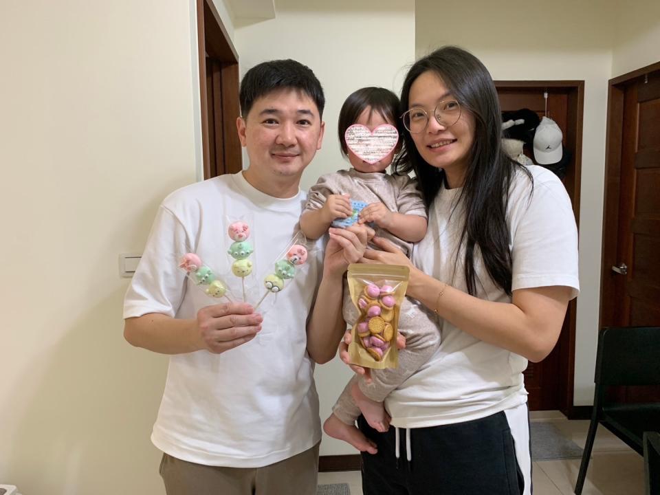 來自馬來西亞的莊男與台灣妻子育有一女，自創品牌成立「晴麻煩」手工馬林糖工作坊。(記者張欽翻攝)