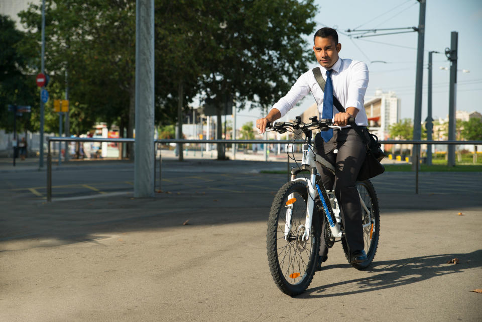 Utiliza la bicicleta o vete andando