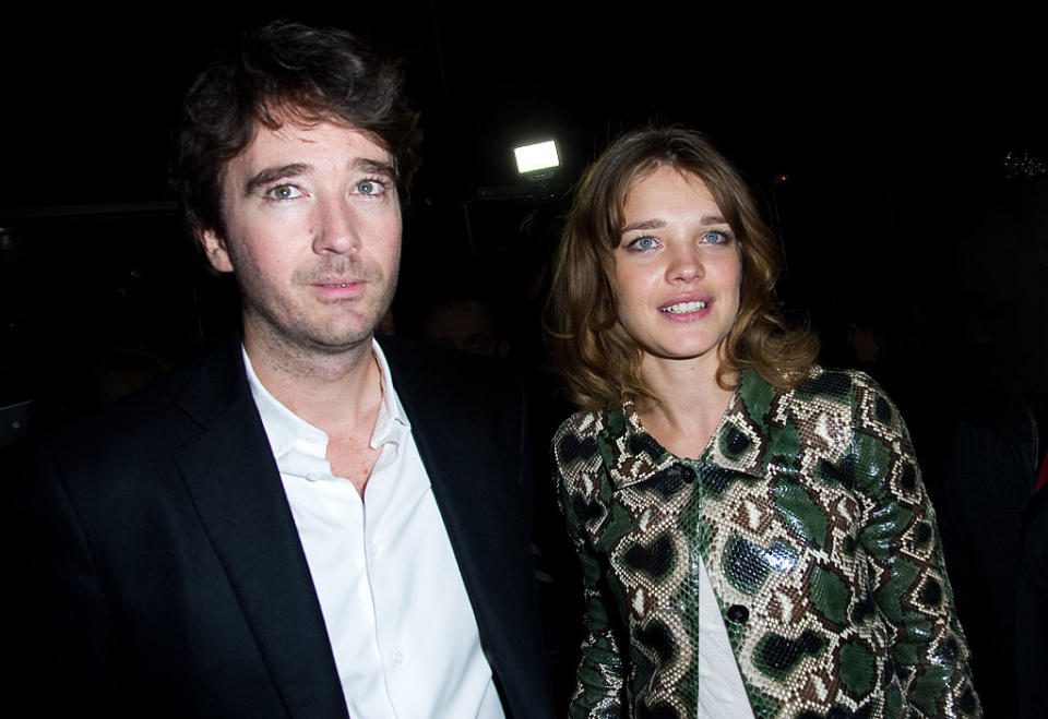 Rapidement, Natalia Vodianova décide de présenter Antoine Arnault à sa famille. Lors de cette soirée, la personne qui s'occupe des enfants du mannequin fait une crise cardiaque. <em>"On a alors dû appeler une ambulance. Je savais donc dans quoi je m’embarquais"</em>, se souvient l'homme d'affaires. Il a ensuite fallu convaincre sa dulcinée de quitter Londres pour le rejoindre à Paris. Une fois cette étape passée, ils ne se sont plus jamais quittés. (<em>crédit Getty</em>)