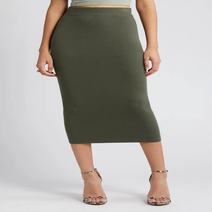 the midi skirt in dark green