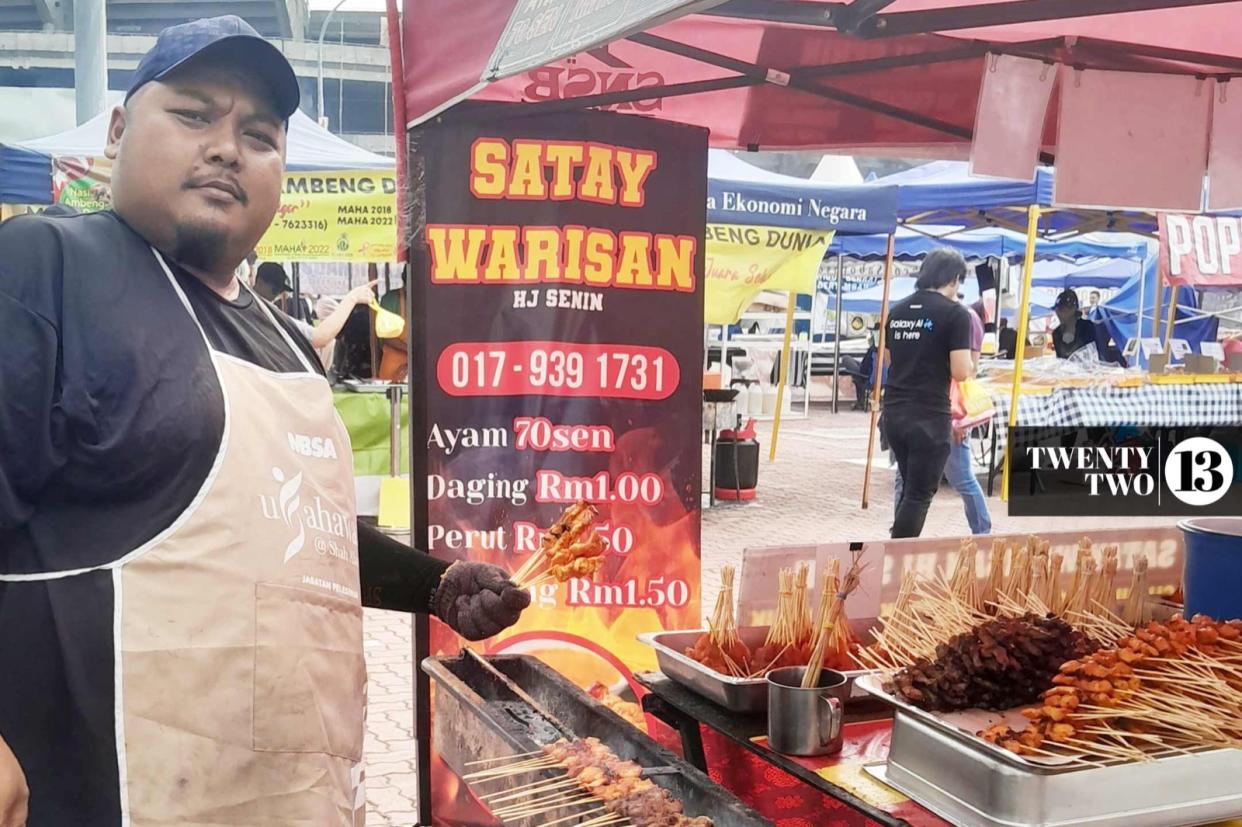 Accountant serves up cheap and tasty satay in Shah Alam Ramadan bazaar