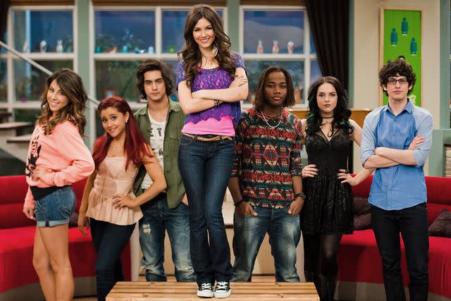 <p>Nickelodeon / Courtesy: Everett Collection</p> Daniella Monet, Ariana Grande, Avan Jogia, Victoria Justice, Leon Thomas III, Elizabeth Gillies and Matt Bennett in 2010