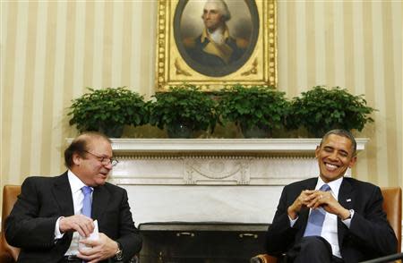 U.S. President Barack Obama (R) smiles as he hosts a meeting with Pakistan's Prime Minister Nawaz Sharif in the Oval Office at the White House in Washington October 23, 2013. REUTERS/Larry Downing